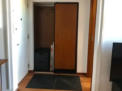 Apartament inchiriere Sector 3 Bucuresti hol cu televizor